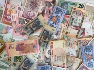 Chollo 200 billetes Internacionales.