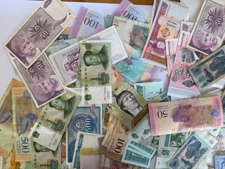 Chollo 200 billetes Internacionales.