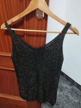 Camiseta tirantes brillante.