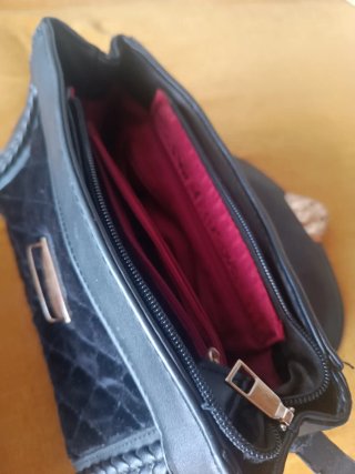 Bolso negro de terciopelo