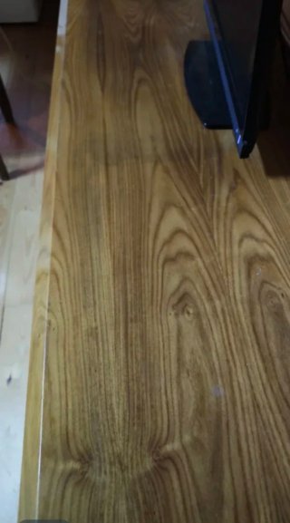 Aparador de madera con cajones y puertas