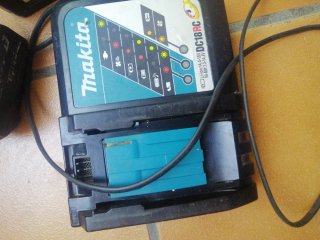 Cargador Makita DC18RC y 2 baterías