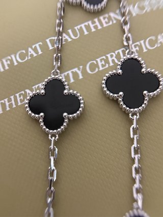 Pulsera tréboles negro y plata