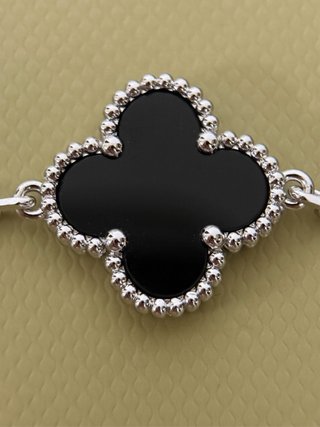 Pulsera tréboles negro y plata