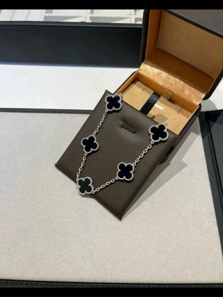 Pulsera tréboles negro y plata