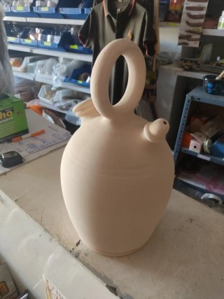 Búcaro de asa de barro