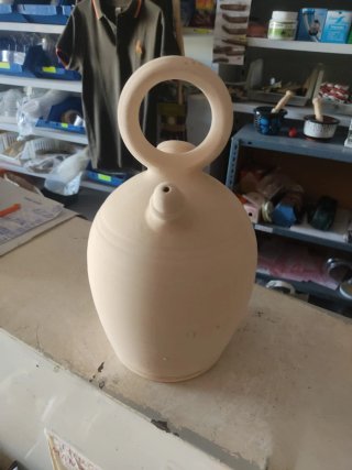 Búcaro de asa de barro