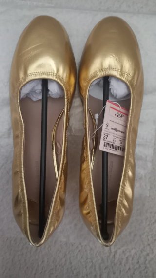Zapatos planos dorados Stradivarius talla 37