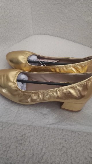 Zapatos planos dorados Stradivarius talla 37