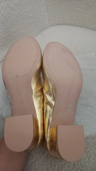 Zapatos planos dorados Stradivarius talla 37