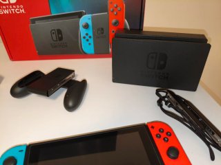Nintendo Switch Azul/Rojo + Accesorios