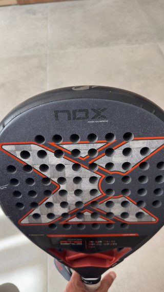Pala Padel Nox AT10 Genius Agustin Tapia 2025