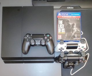 PS4 (PlayStation 4) + 3 Mandos + The Last of Us