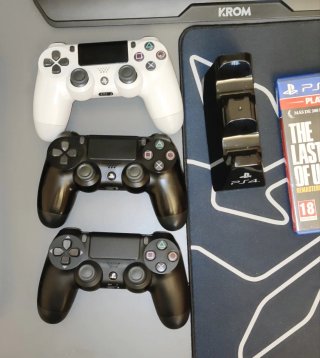 PS4 (PlayStation 4) + 3 Mandos + The Last of Us