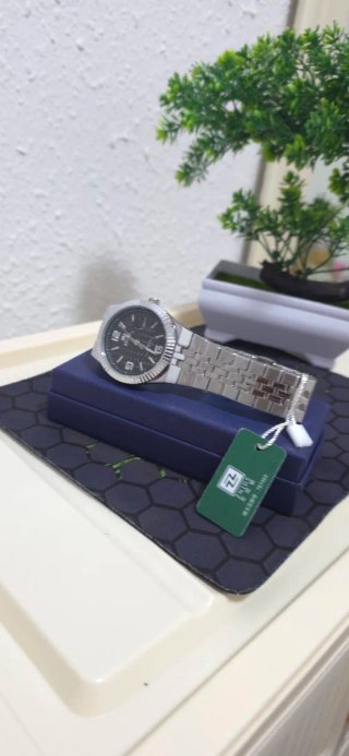 Reloj Hombre Negro y Plateado