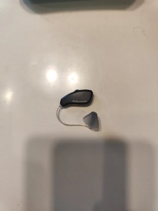 Audífono ReSound, cargador, estuche, conector TV
