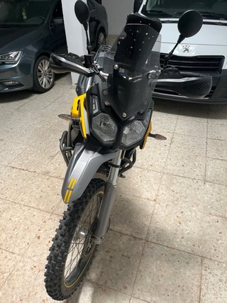 Voge 300 Rally Gris y Amarillo