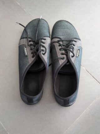 Zapatillas barefoot Leguano grises y negras