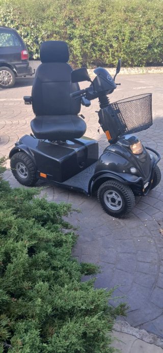 Silla de ruedas eléctrica / Scooter negro