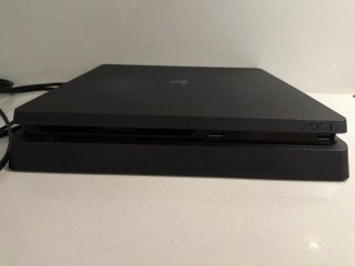 PS4 Nera + 3 joystick (leggi bene la descrizione)