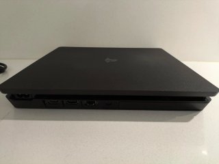 PS4 Nera + 3 joystick (leggi bene la descrizione)