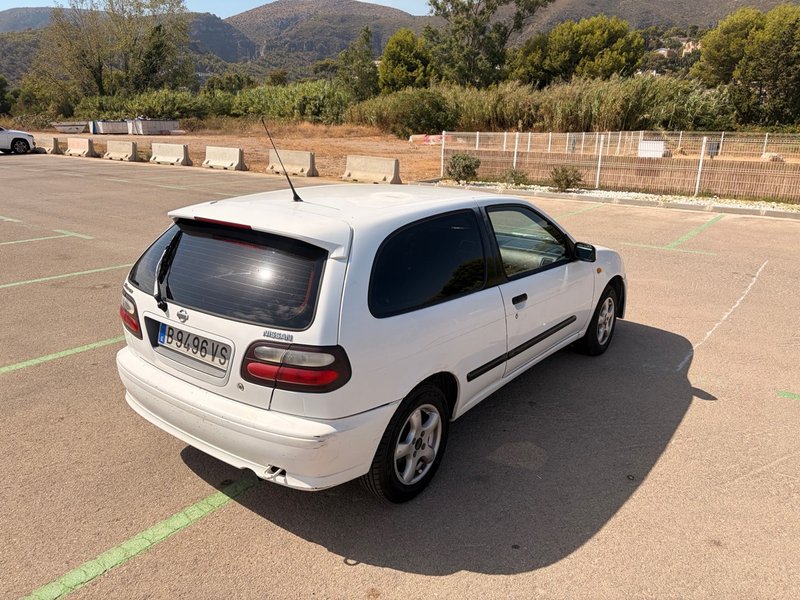 Nissan Almera 1999 - foto 1