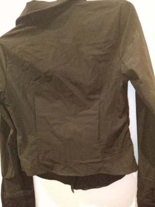 Camisa negra asimétrica