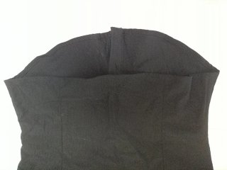 Camisa negra asimétrica
