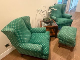 Set di 2 poltrone e pouf