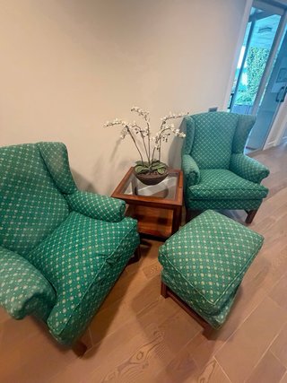 Set di 2 poltrone e pouf