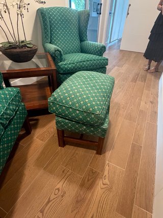 Set di 2 poltrone e pouf