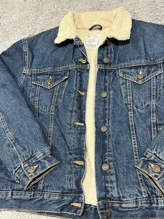 Cazadora vaquera Pull&Bear con borrego M