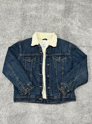 Cazadora vaquera Pull&Bear con borrego M