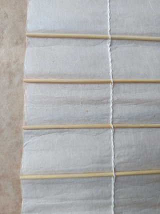 Panel japonés enrollable beige y blanco