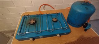 Cocina Camping 2 Fuegos + Bombona + Mesa plegable