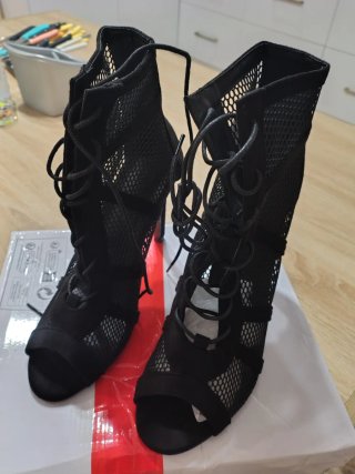 Botines de mujer negros con cordones