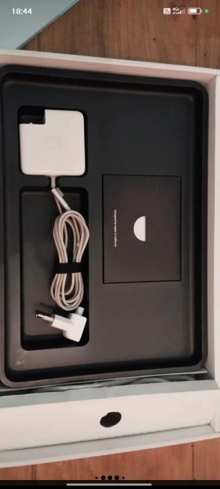 MacBook Pro 13 LED-backlit