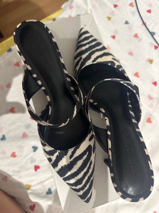 Tacones Charles Keith Zebra