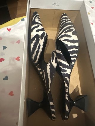 Tacones Charles Keith Zebra