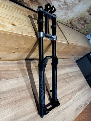 Horquilla RockShox BoXXer Select 27.5” 200mm