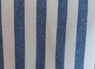 BLUSA BERSHKA RAYAS AZULES Y  BLANCAS  / TALLA S