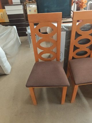 Sillas de madera maciza (30€/unidad)
