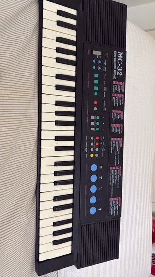 Teclado Electrónico MC-32