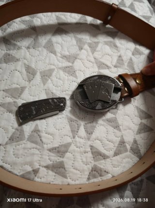 Cinturón vaquero con hebilla de cartas
