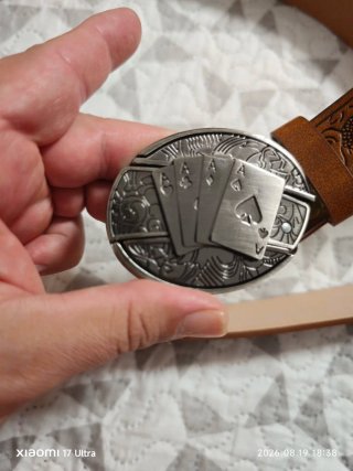 Cinturón vaquero con hebilla de cartas