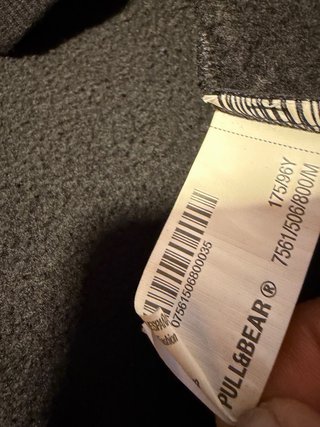 Sudadera negra con capucha
