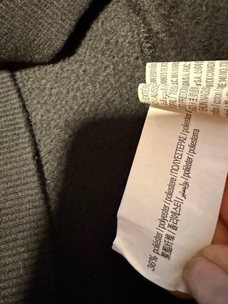 Sudadera negra con capucha