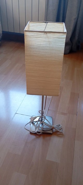 Lámpara de mesa tela y metal
