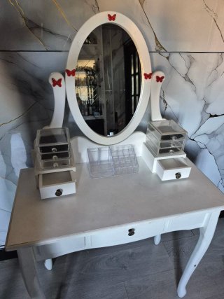 Tocador de Maquillaje Blanco con Espejo Ovalado