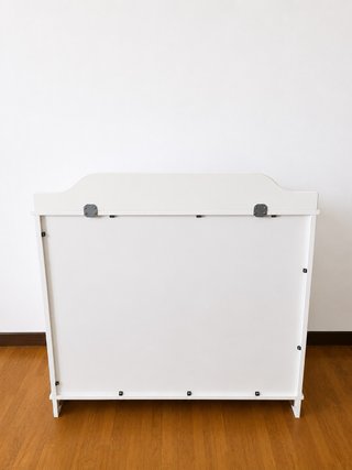 Cómoda blanca de madera